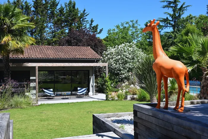 Vue d'ensemble du jardin recomposé aux portes de l'Entre-deux-Mers