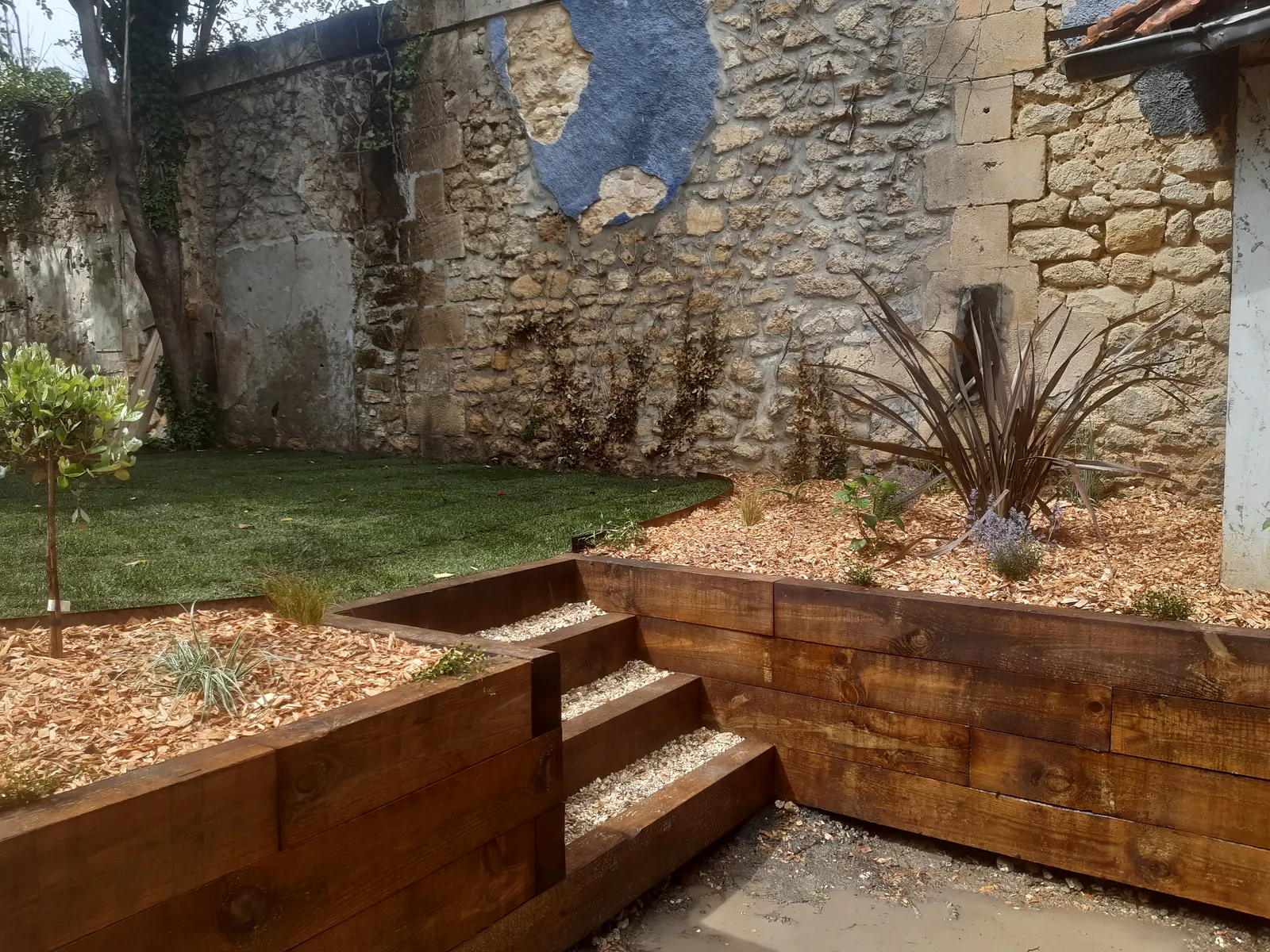 Construction bois réalisée par LGB Paysage près de Bordeaux (1)
