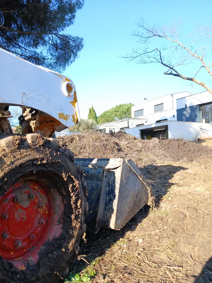 Chantier de terrassement par LGB Paysage près de Bordeaux (1)
